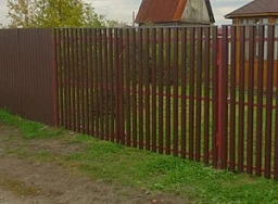 Еврозабор комбинированный из профиля и штакетника